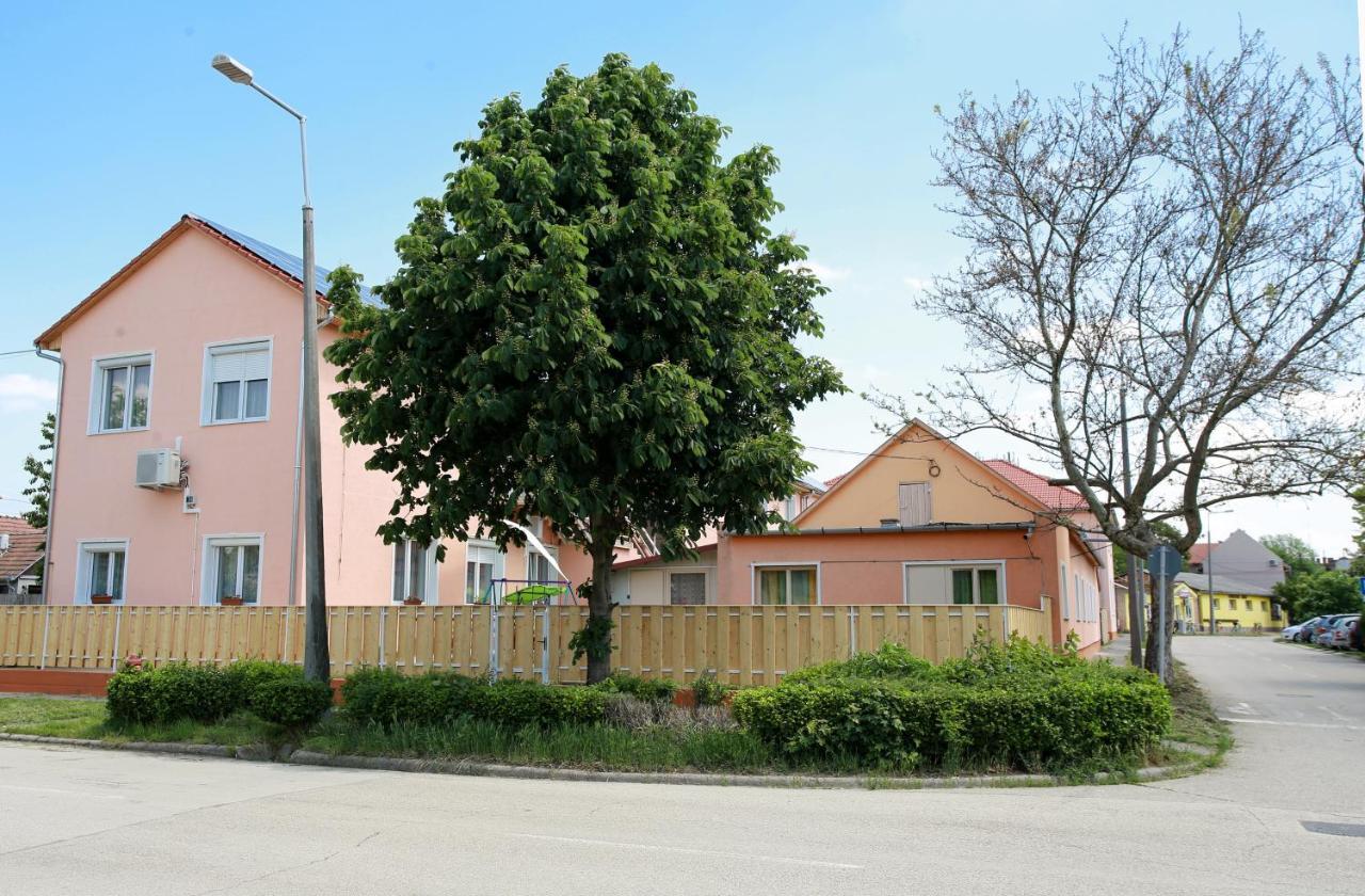 Central Panzio 森特什 外观 照片